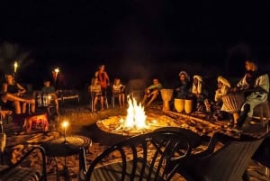 Marrakech: Agafay Ds solnedgang med middag, show og tuareg-musik