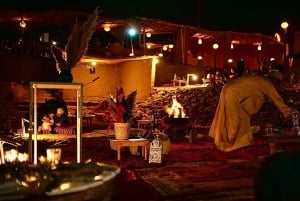 Marrakech: Agafay Ds solnedgang med middag, show og tuareg-musik