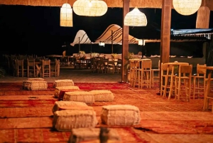 Marrakech: Agafay-solnedgangsmiddag med musikk og ildshow