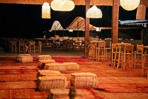 Marrakech : Dîner au coucher du soleil à Agafay avec musique et spectacle de feu