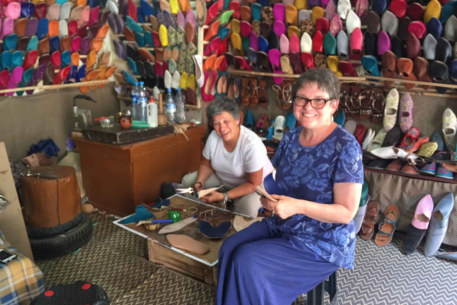 Marraquexe: Oficina de fabrico de babouches na Medina