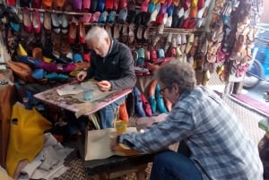 Marraquexe: Oficina de fabrico de babouches na Medina