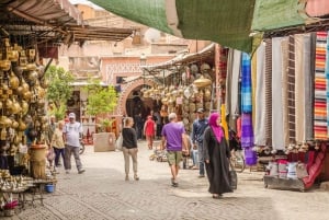 Marrakech: Palácio da Bahia, Mederssa Ben Youssef e excursão à Medina