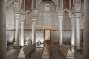 Marrakech: Guidad tur till Bahia-palatset, Saaditumbarna och medinan