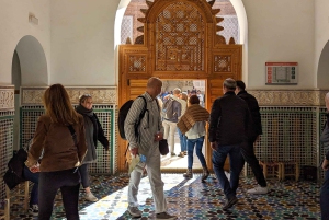 Marrakech: Guidad tur till Bahia-palatset, Saaditumbarna och medinan