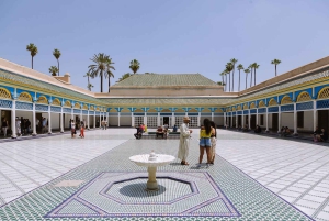 Marrakech: Guidad tur till Bahia-palatset, Saaditumbarna och medinan