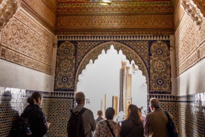 Marrakech: Guidad tur till Bahia-palatset, Saaditumbarna och medinan