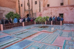 Marrakech: Bahia-paleis, Saaditombes, souk en medinatour
