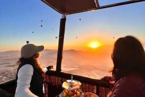 マラケシュ：気球飛行、ベルベル人の朝食、ラクダ乗り