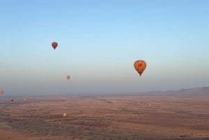 Marrakech: Volo in mongolfiera con colazione berbera e giro in cammello