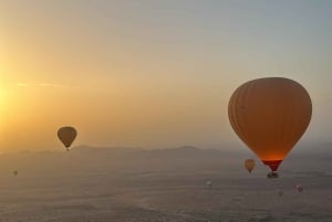 Marrakech: Volo in mongolfiera con colazione berbera e giro in cammello
