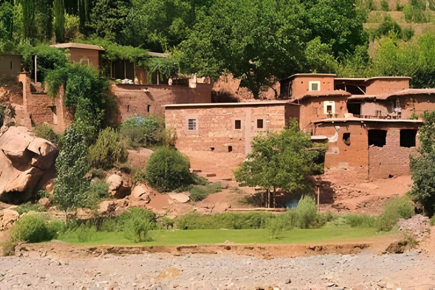 Marrakesz: quadami po pustyni Agafay o zachodzie słońca z kolacją i pokazem ognia