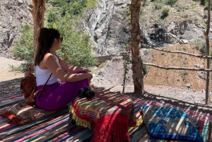 Marrakech: quad al tramonto nel deserto di Agafay con cena e spettacolo