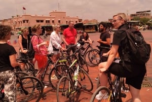 Polkupyöräretki paikallisen oppaan kanssa