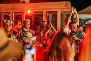 Marrakech: Buggytur, basseng og middagsshow i Agafay-ørkenen