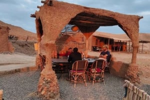 Marrakech: Kamel- och fyrhjulingstur med solnedgång, middag och show