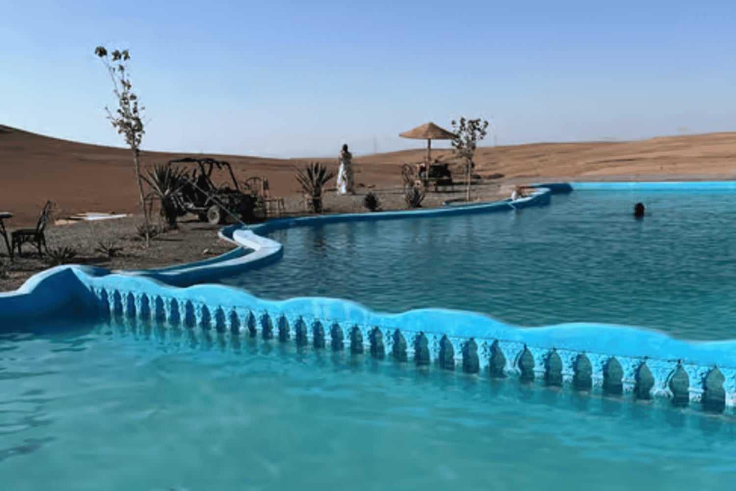 Marrakech: paseo en camello, cena, piscina y espectáculo de fuego en Agafay