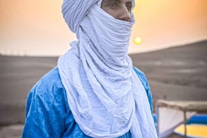 Marrakesch: Kamelritt, Abendessen, Pool und Feuershow in Agafay