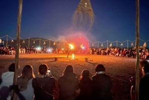 Marrakech: paseo en camello, cena, piscina y espectáculo de fuego en Agafay