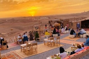 Marrakech: paseo en camello, cena, piscina y espectáculo de fuego en Agafay