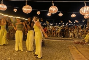 Marrakech: paseo en camello, cena, piscina y espectáculo de fuego en Agafay