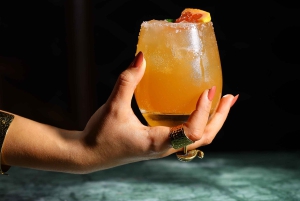 Marrakech: Degustación de cócteles, coctelería y tapas marroquíes.