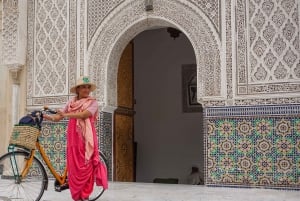 Marrakech: Tour culturale in bicicletta con pasticceria e tè