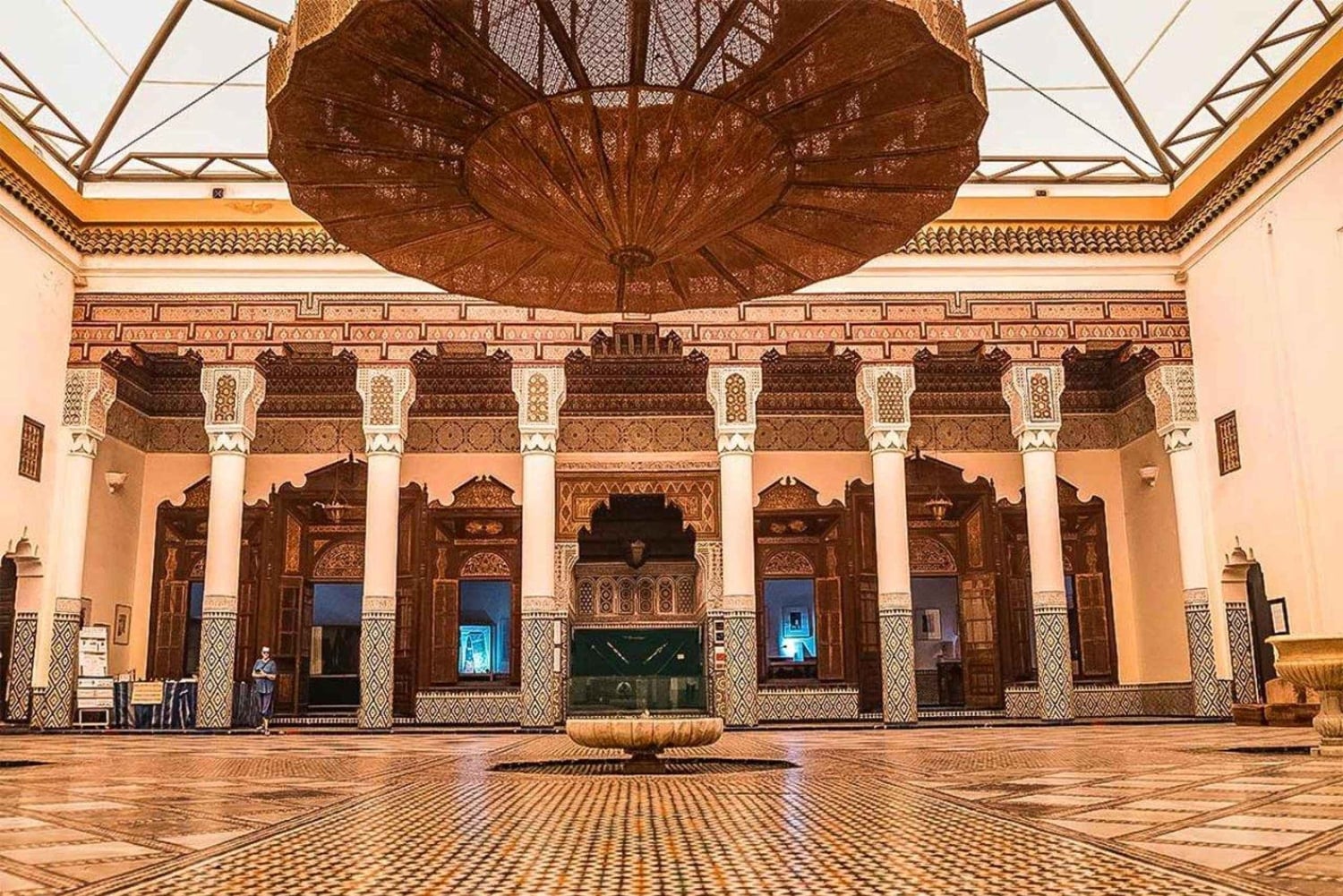 Marrakech: Dar El Bacha, Ben Youssef Madrasa och Medina-tur