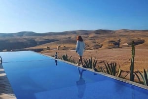 Marrakech: Marrakec: Day Pass in The Desert, uima-allas ja lounas.