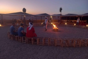 Marrakech woestijn: Agafay woestijn zonsondergang dinnershow