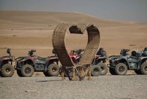 Marrakech Woestijn: Zwembad, Quadrijden, Zonsondergang Diner Vuurshow