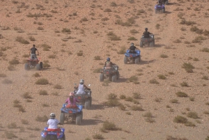 Depuis Marrakech : quad dans le désert, thé et dîner