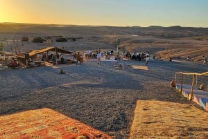Marrakech: Abendessen und Quadbike Wüste Agafay Stars & Show