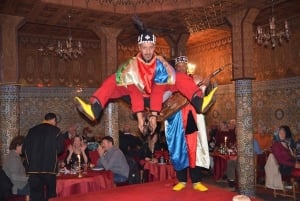 Marrakech: Cena espectáculo en el restaurante Dar Essalam