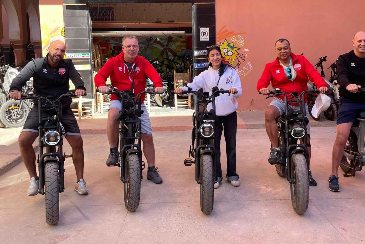 Marrakech: tour en bici eléctrica con guía local, pasteles y té