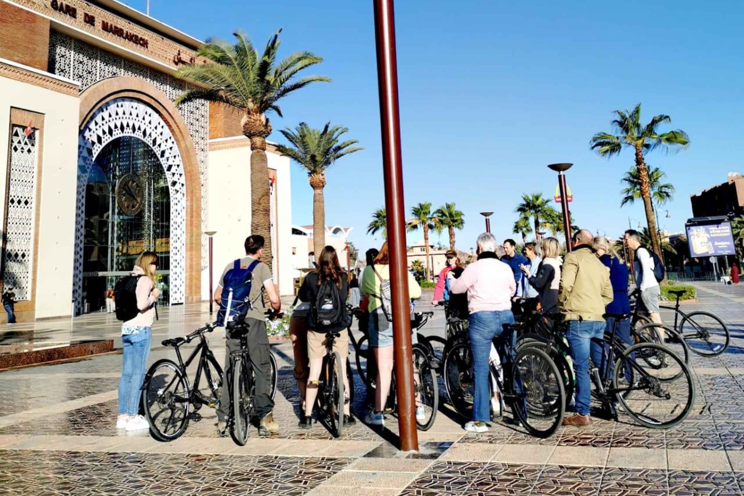 Marraquexe: Passeio de bicicleta guiado com um guia local