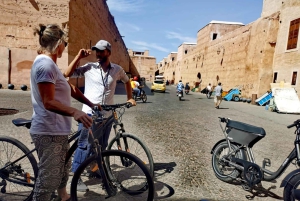 Marraquexe: Passeio de bicicleta guiado com um guia local