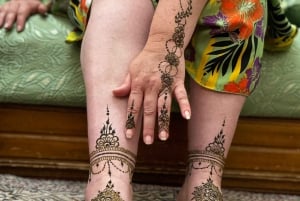 Marrakech : Atelier de tatouage au henné avec thé à la menthe