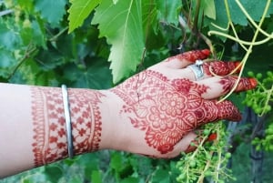 Marrakech : Atelier de tatouage au henné avec thé à la menthe
