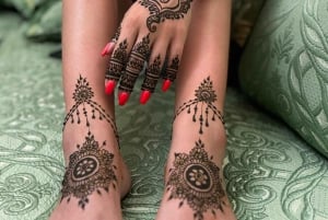 Marrakech : Atelier de tatouage au henné avec thé à la menthe
