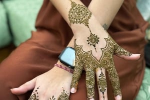Marrakech : Atelier de tatouage au henné avec thé à la menthe