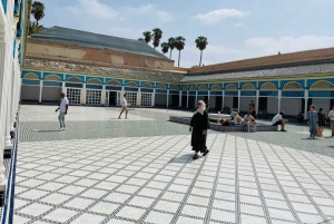 Marrakech : palais Bahia, madrasa Bn Yousef, visite du souk de la médina