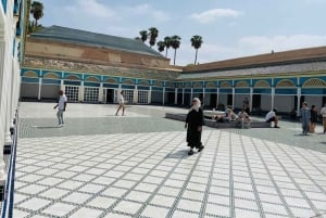 Marrakech : palais Bahia, madrasa Bn Yousef, visite du souk de la médina