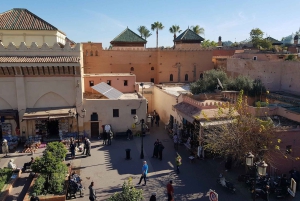 Dziedzictwo Marrakeszu: Grobowce Saadytów, Pałac Bahia i zwiedzanie Medyny