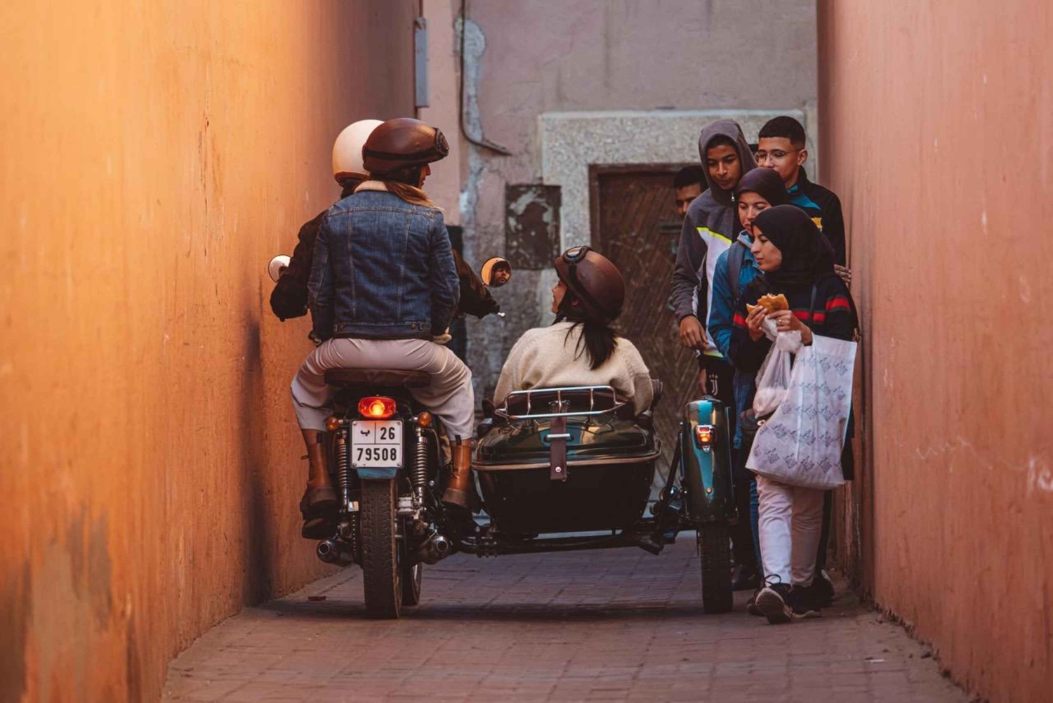 Les joyaux cachés de Marrakech : visite guidée vintage en side-car d'une heure et demie