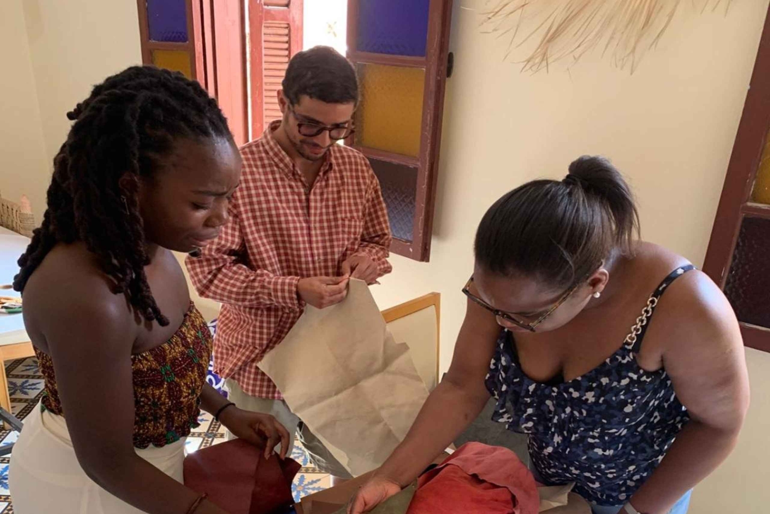 Marrakesch: Leder-Accessoire-Workshop mit Tee