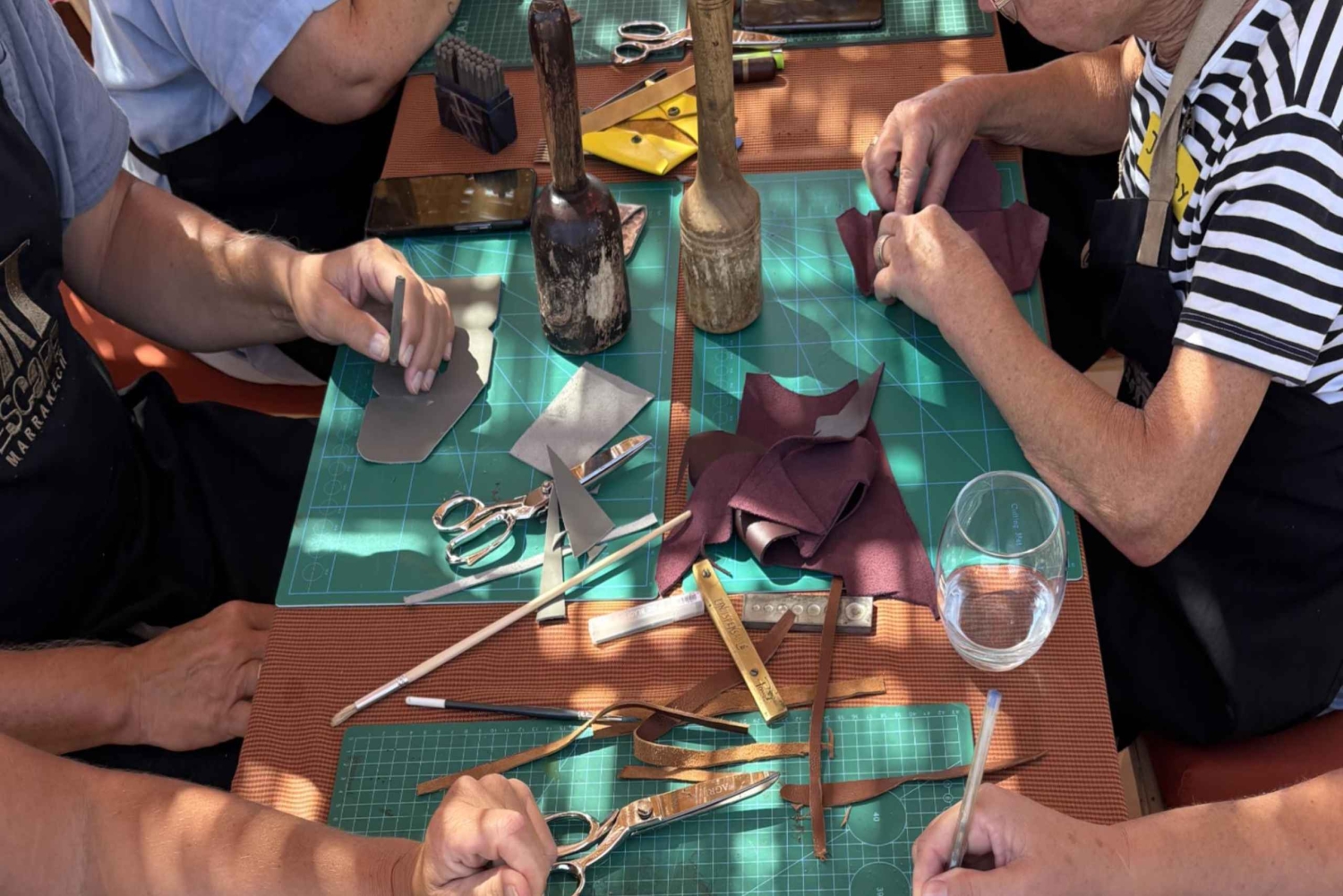 Marrakesch: Leder-Accessoire-Workshop mit Tee