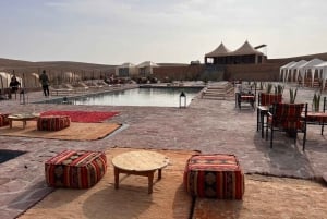 Marrakech: Luxe overnachting in Agafay-woestijn & dinnershow