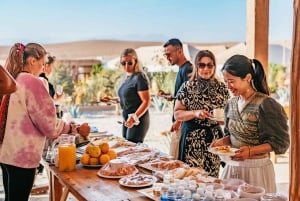 Marrakech: Pernottamento di lusso nel deserto di Agafay e cena spettacolo