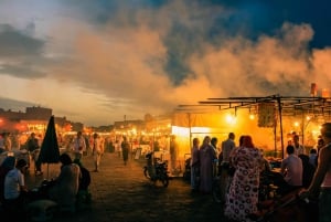 Marrakech: Excursão a pé pela Medina à noite com chá marroquino